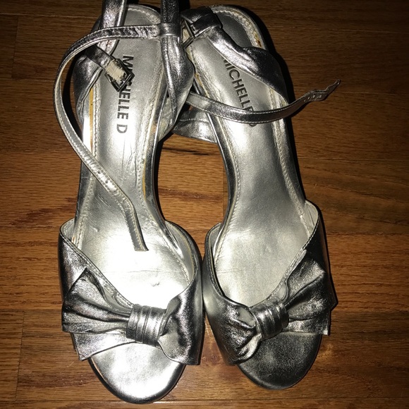 Silver heels - Picture 2 of 4